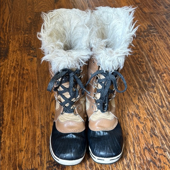 Sorel Black and Tan Lace-Up Winter Boots - Picture 4 of 5